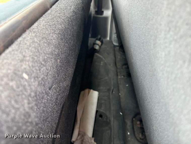 image for item EE7507 1999 Ford F450 Super Duty flatbed truck