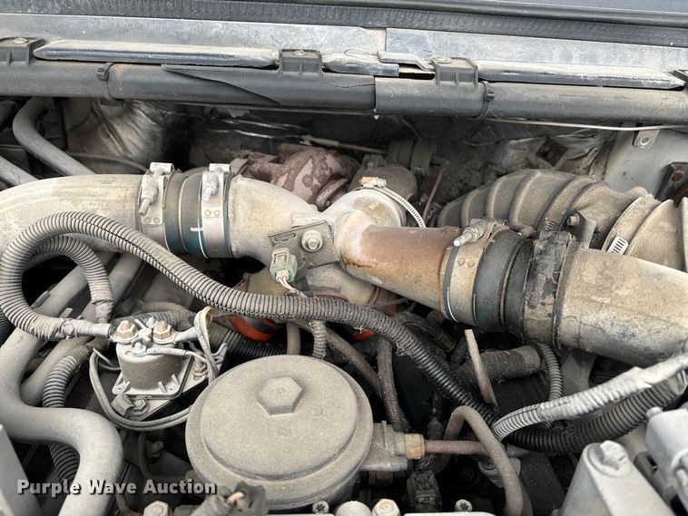 image for item EE7507 1999 Ford F450 Super Duty flatbed truck