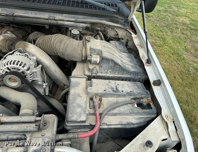 image for item EE7507 1999 Ford F450 Super Duty flatbed truck