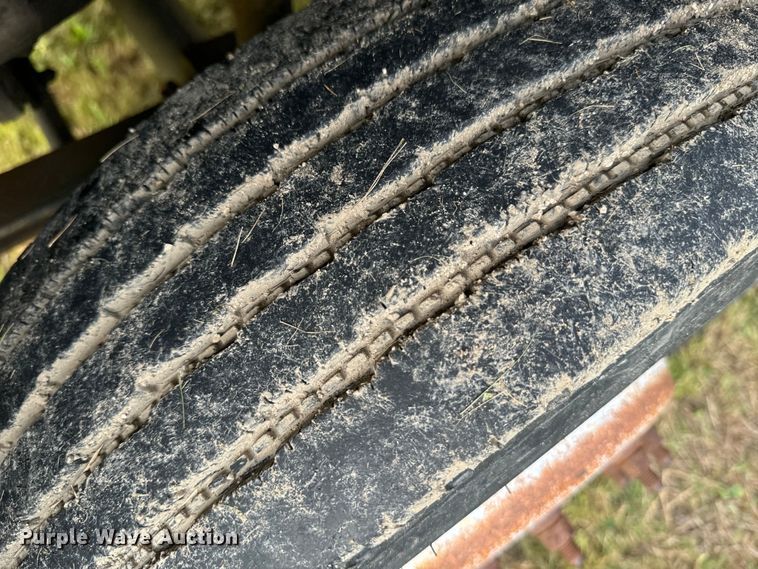 image for item EE7507 1999 Ford F450 Super Duty flatbed truck