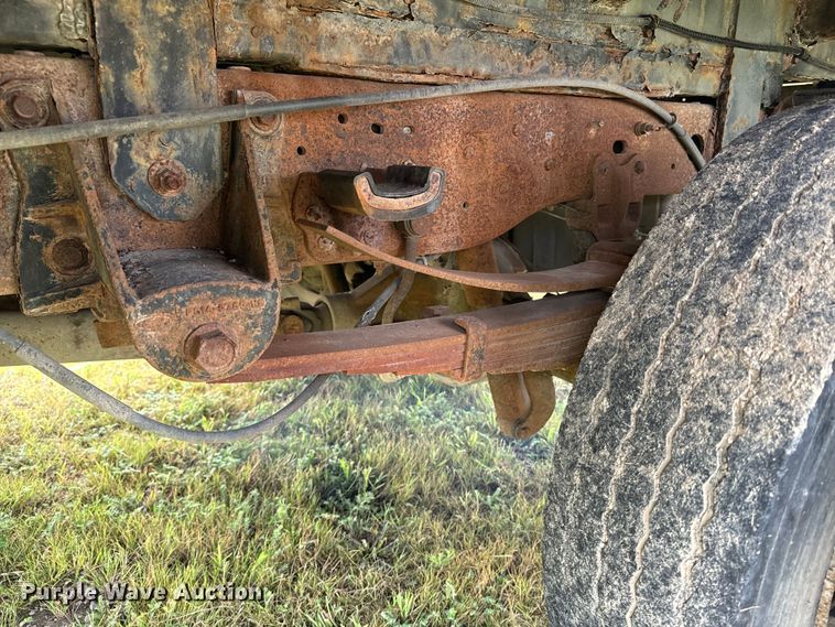 image for item EE7507 1999 Ford F450 Super Duty flatbed truck