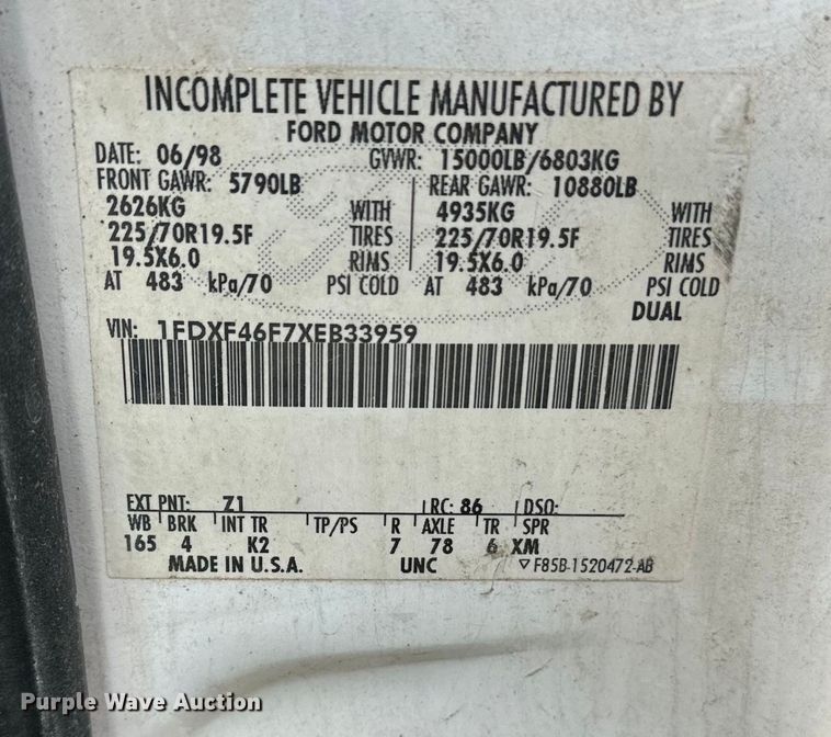 image for item EE7507 1999 Ford F450 Super Duty flatbed truck