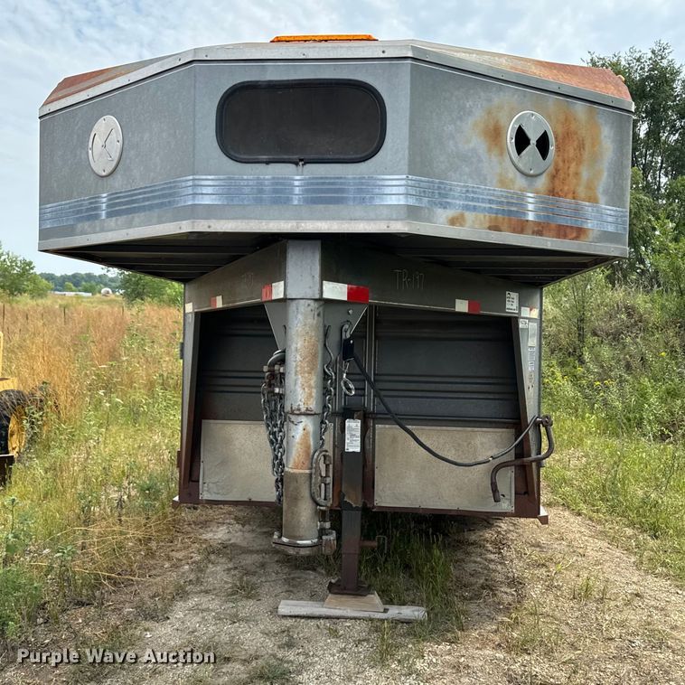 image for item EE7535 1997 Titan Gooseneck Stock livestock trailer