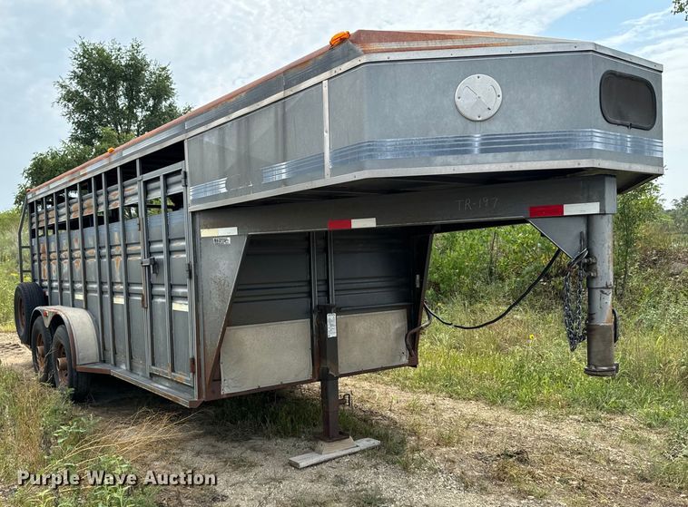 image for item EE7535 1997 Titan Gooseneck Stock livestock trailer