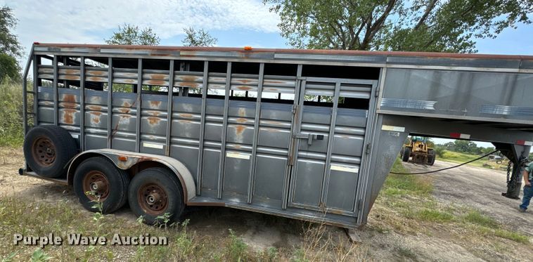 image for item EE7535 1997 Titan Gooseneck Stock livestock trailer