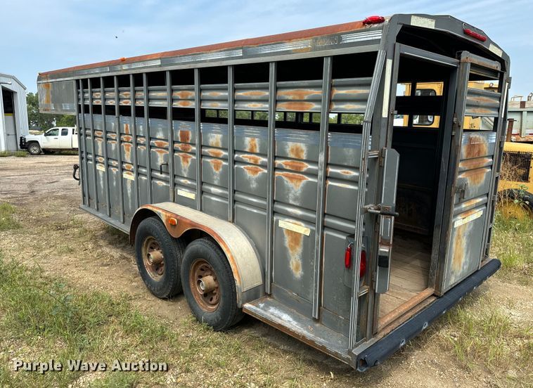 image for item EE7535 1997 Titan Gooseneck Stock livestock trailer