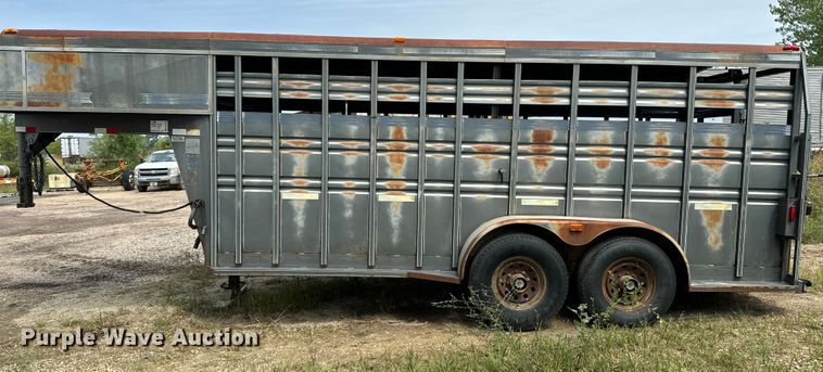 image for item EE7535 1997 Titan Gooseneck Stock livestock trailer