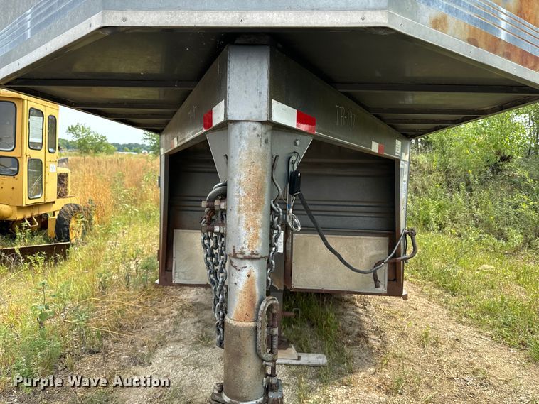 image for item EE7535 1997 Titan Gooseneck Stock livestock trailer