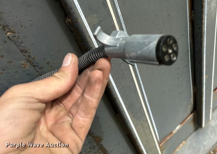 image for item EE7535 1997 Titan Gooseneck Stock livestock trailer