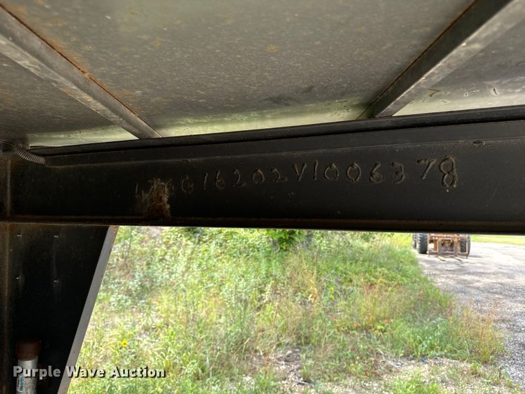 image for item EE7535 1997 Titan Gooseneck Stock livestock trailer