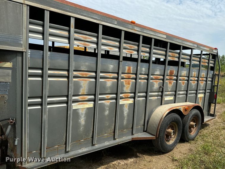 image for item EE7535 1997 Titan Gooseneck Stock livestock trailer