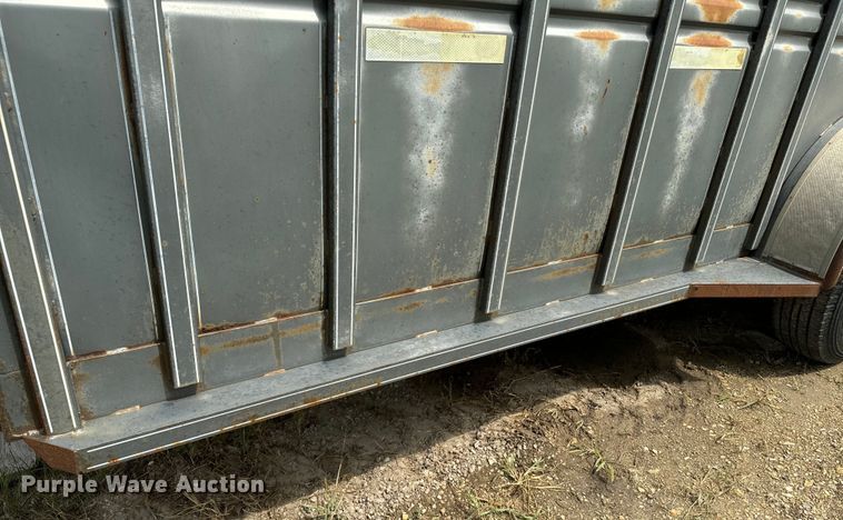 image for item EE7535 1997 Titan Gooseneck Stock livestock trailer