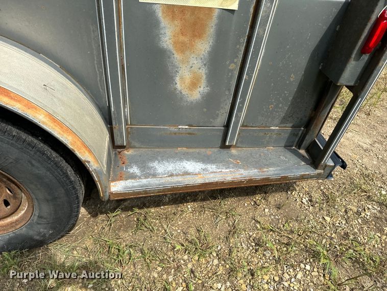 image for item EE7535 1997 Titan Gooseneck Stock livestock trailer