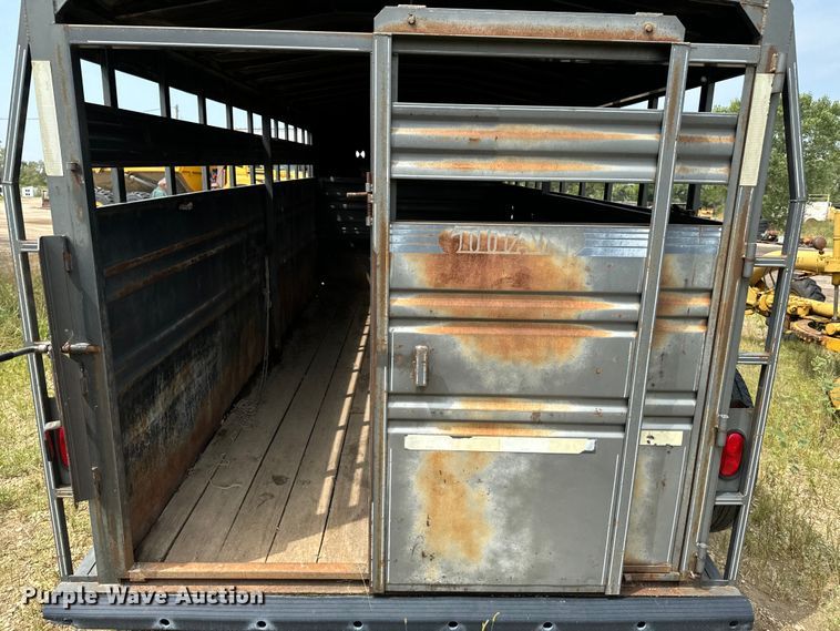 image for item EE7535 1997 Titan Gooseneck Stock livestock trailer