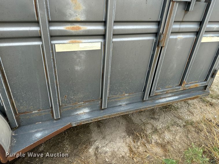 image for item EE7535 1997 Titan Gooseneck Stock livestock trailer