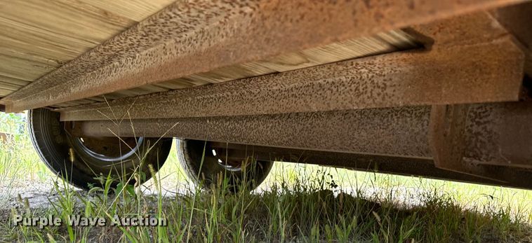 image for item EE7535 1997 Titan Gooseneck Stock livestock trailer