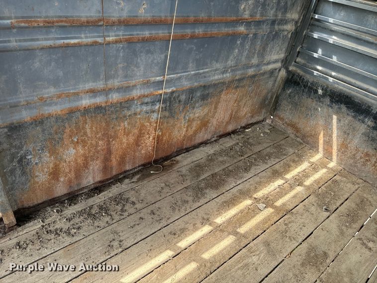 image for item EE7535 1997 Titan Gooseneck Stock livestock trailer