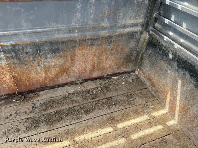 image for item EE7535 1997 Titan Gooseneck Stock livestock trailer