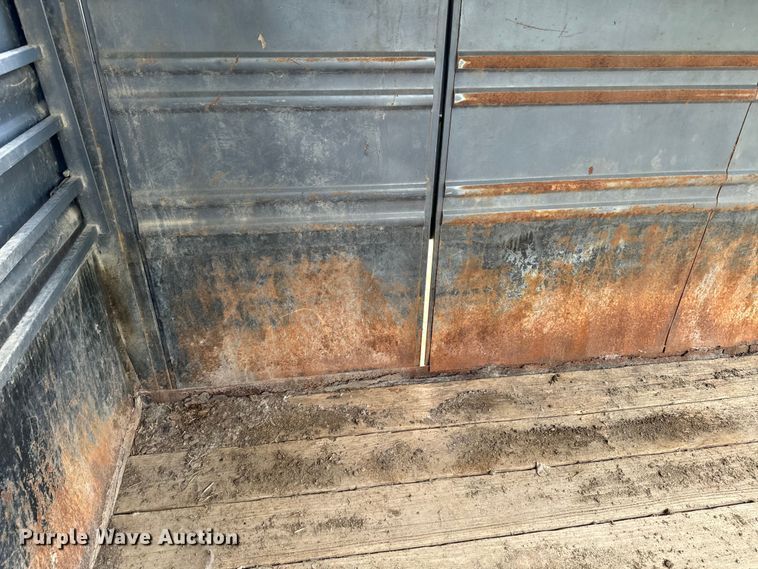 image for item EE7535 1997 Titan Gooseneck Stock livestock trailer