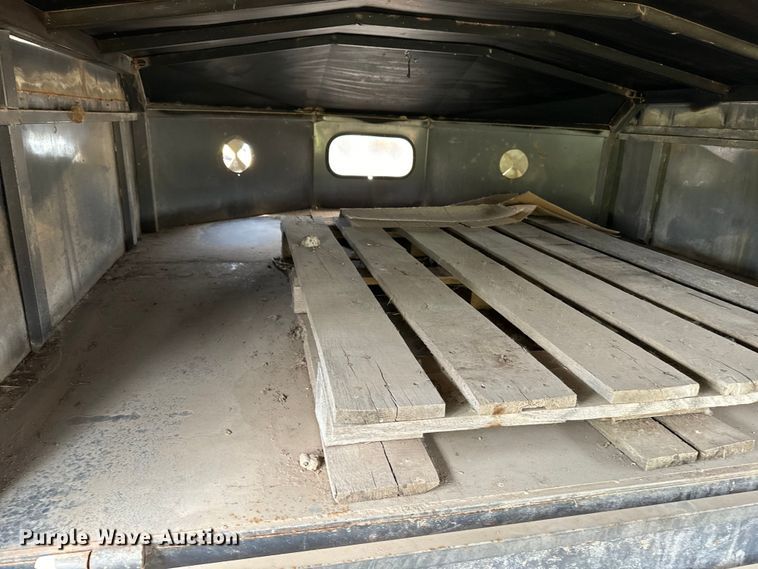 image for item EE7535 1997 Titan Gooseneck Stock livestock trailer