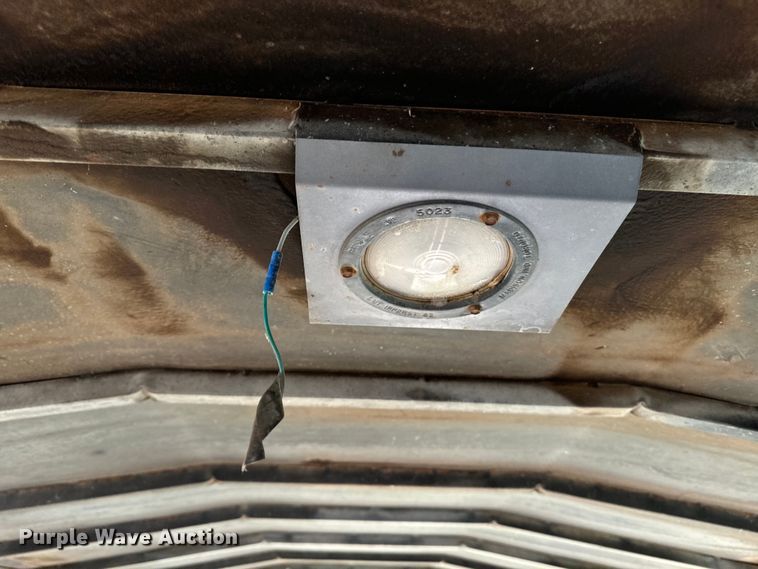 image for item EE7535 1997 Titan Gooseneck Stock livestock trailer