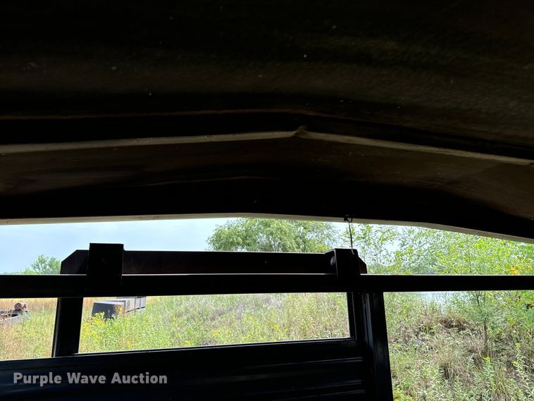 image for item EE7535 1997 Titan Gooseneck Stock livestock trailer