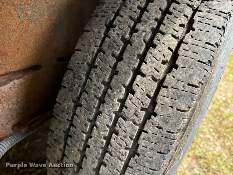 image for item EE7535 1997 Titan Gooseneck Stock livestock trailer