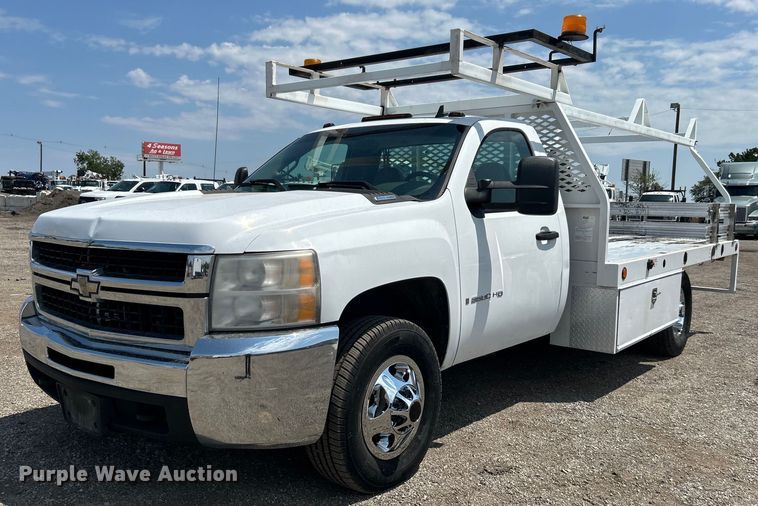 image for item EG0919 2008 Chevrolet  Silverado 3500HD flatbed pickup truck