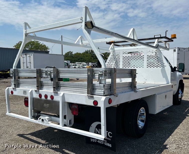 image for item EG0919 2008 Chevrolet  Silverado 3500HD flatbed pickup truck