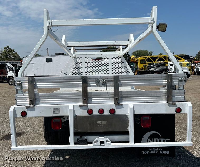 image for item EG0919 2008 Chevrolet  Silverado 3500HD flatbed pickup truck