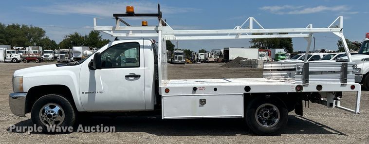 image for item EG0919 2008 Chevrolet  Silverado 3500HD flatbed pickup truck