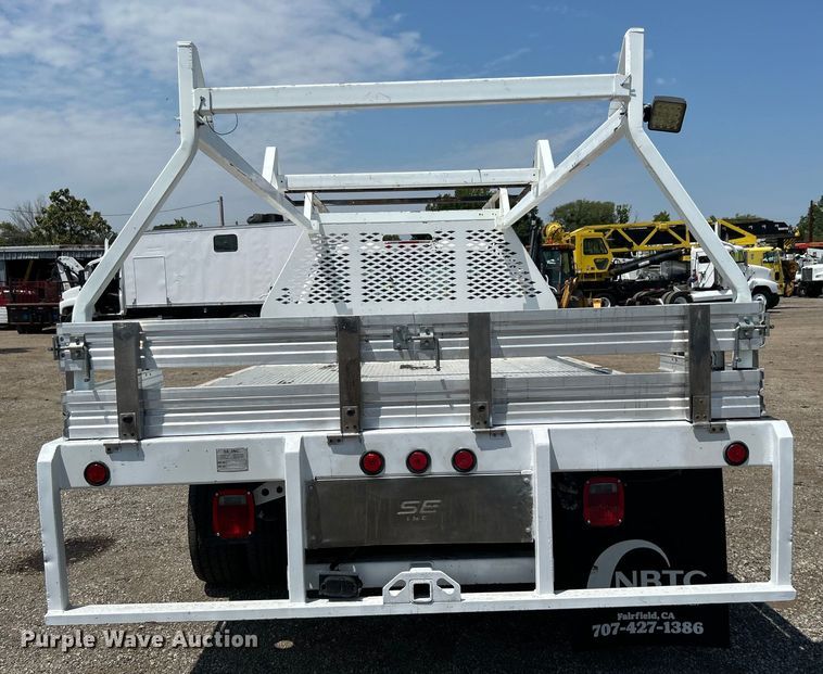image for item EG0919 2008 Chevrolet  Silverado 3500HD flatbed pickup truck