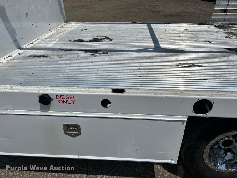 image for item EG0919 2008 Chevrolet  Silverado 3500HD flatbed pickup truck