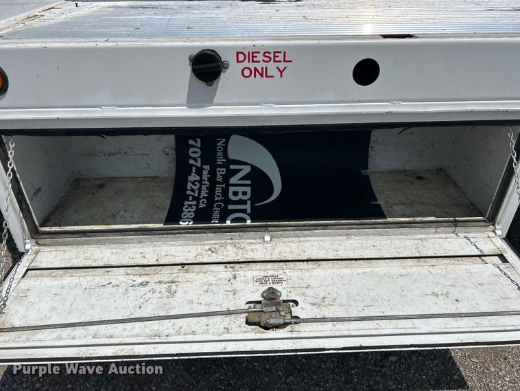 image for item EG0919 2008 Chevrolet  Silverado 3500HD flatbed pickup truck