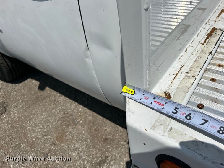 image for item EG0919 2008 Chevrolet  Silverado 3500HD flatbed pickup truck