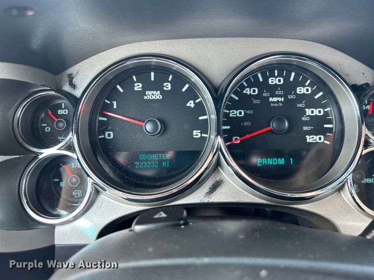 image for item EG0919 2008 Chevrolet  Silverado 3500HD flatbed pickup truck