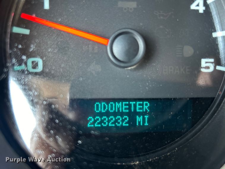 image for item EG0919 2008 Chevrolet  Silverado 3500HD flatbed pickup truck