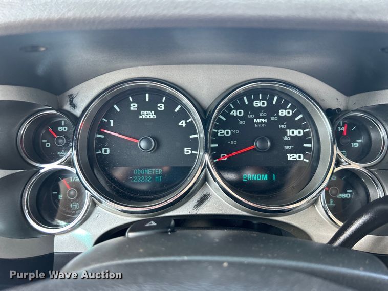 image for item EG0919 2008 Chevrolet  Silverado 3500HD flatbed pickup truck