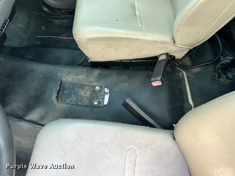 image for item EG0919 2008 Chevrolet  Silverado 3500HD flatbed pickup truck