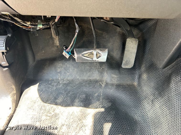 image for item EG0919 2008 Chevrolet  Silverado 3500HD flatbed pickup truck