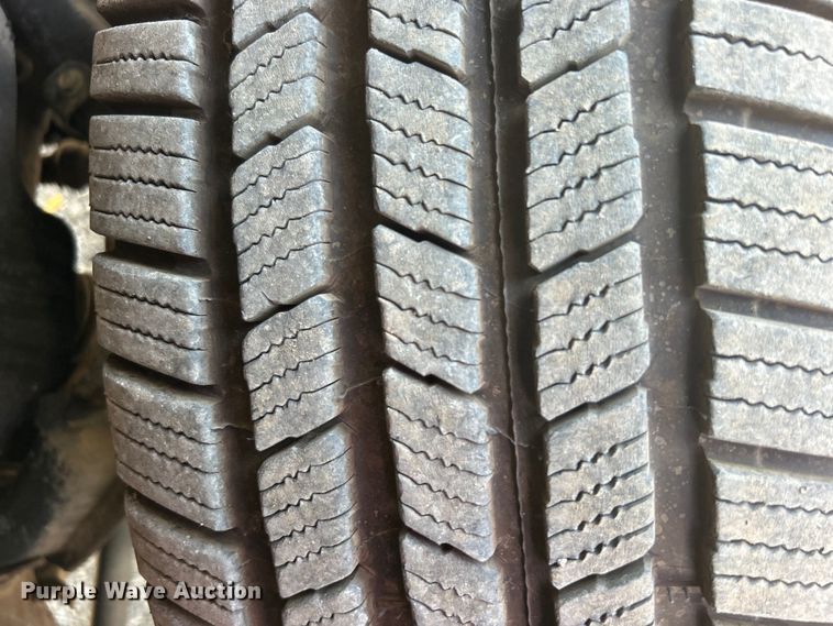 image for item EG0919 2008 Chevrolet  Silverado 3500HD flatbed pickup truck