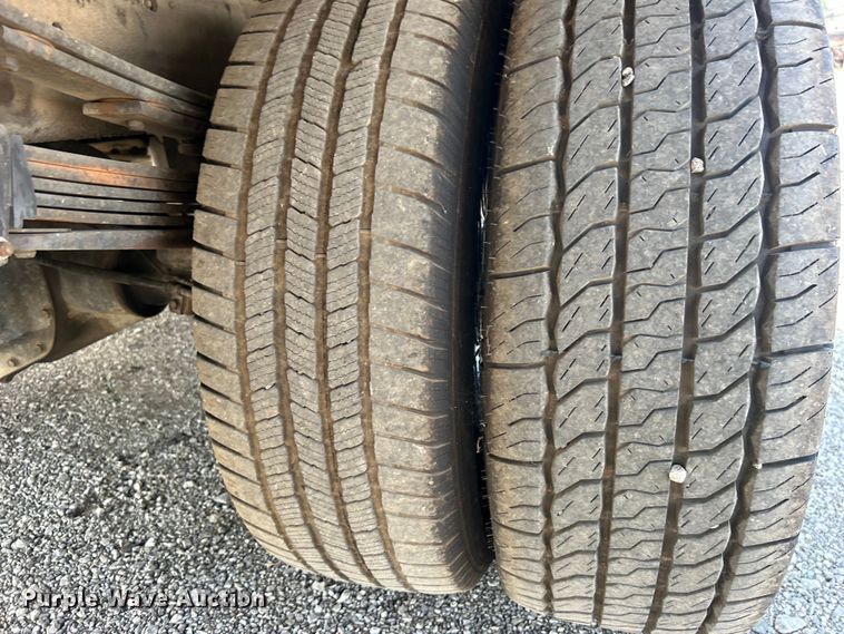 image for item EG0919 2008 Chevrolet  Silverado 3500HD flatbed pickup truck