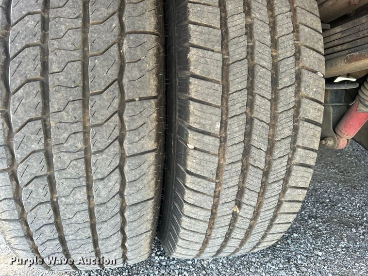 image for item EG0919 2008 Chevrolet  Silverado 3500HD flatbed pickup truck