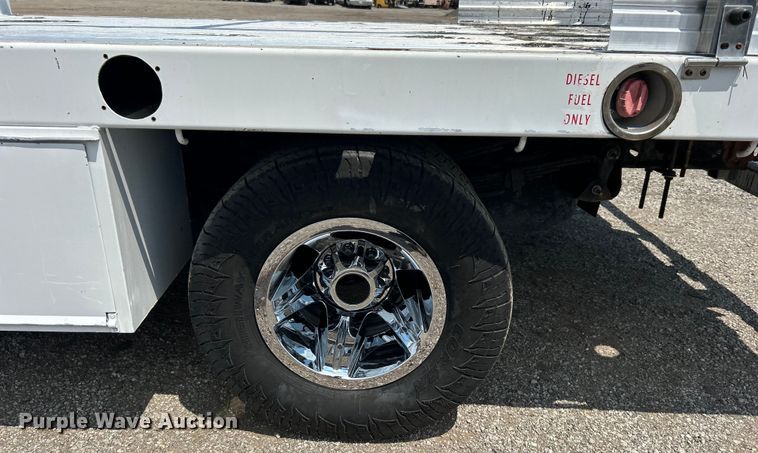 image for item EG0919 2008 Chevrolet  Silverado 3500HD flatbed pickup truck