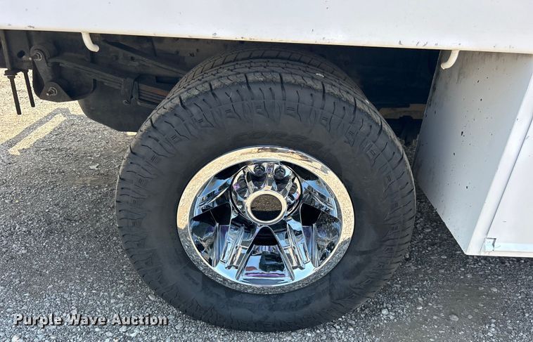 image for item EG0919 2008 Chevrolet  Silverado 3500HD flatbed pickup truck