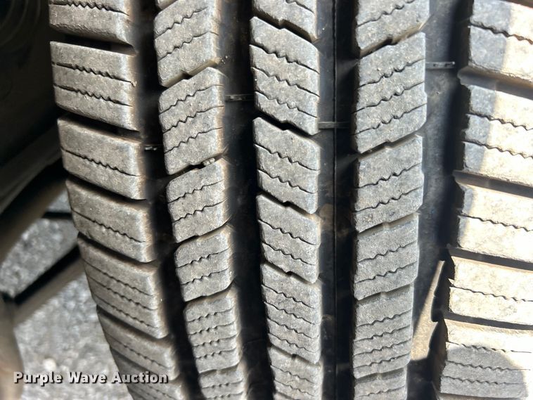 image for item EG0919 2008 Chevrolet  Silverado 3500HD flatbed pickup truck