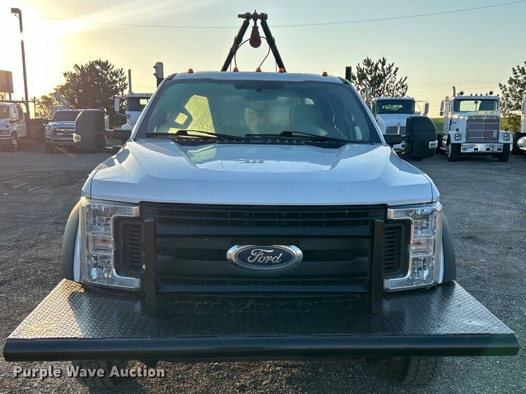 image for item EG0928 2019 Ford F550 Super Duty Crew Cab winch truck