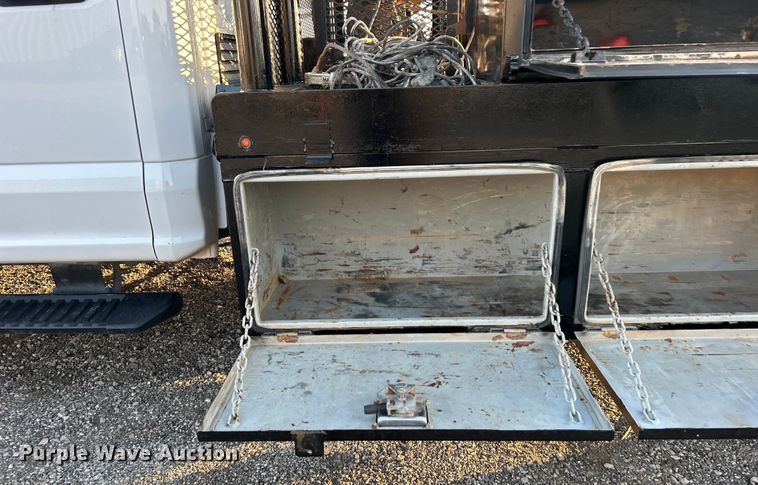 image for item EG0928 2019 Ford F550 Super Duty Crew Cab winch truck