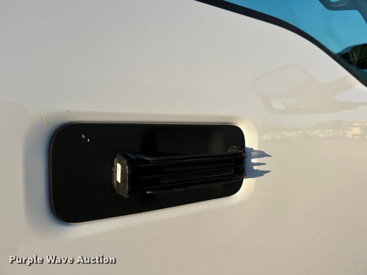 image for item EG0928 2019 Ford F550 Super Duty Crew Cab winch truck