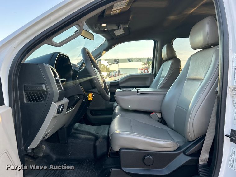 image for item EG0928 2019 Ford F550 Super Duty Crew Cab winch truck